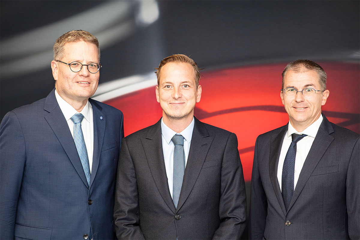 Schlegel gründet Tochterunternehmen Sur la photo, à gauche, le directeur général Christoph Schlegel, Mathias Krostewitz de la société Schlegel USA et le directeur des ventes Wolfgang Zoll.